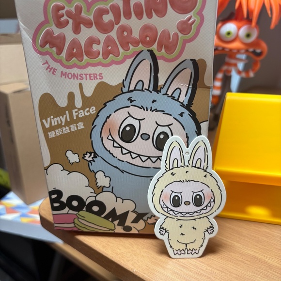 THE MONSTERS Exciting Macaron Vinyl Face Confirmed: Soymilk Authentic POP MART - Picture 1 of 4